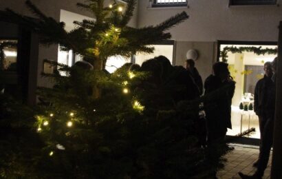 Weihnachtslieder-Spielen im Stefanus-Stift